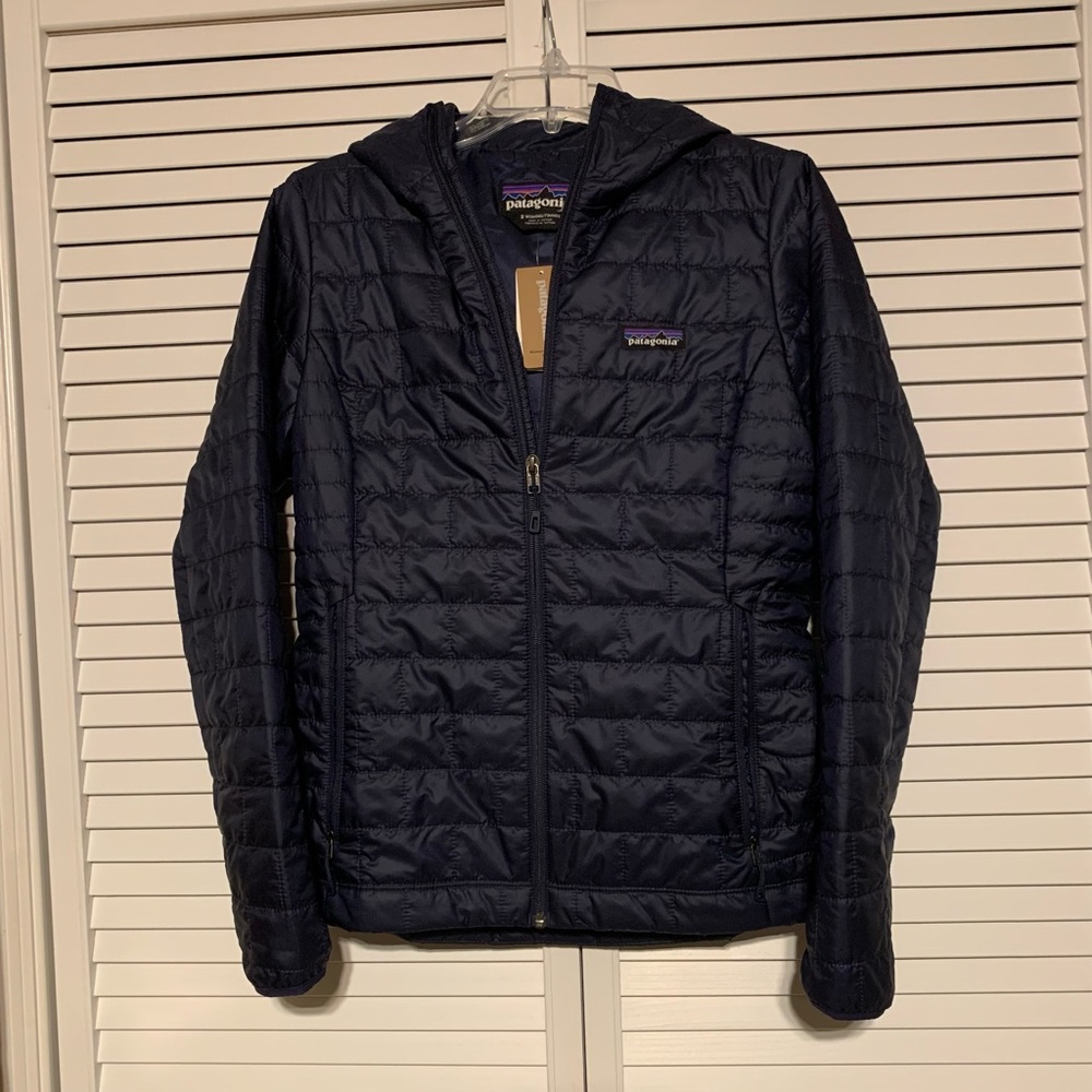 NWT Women’s Patagonia Nano Puff Hoody. Size Small